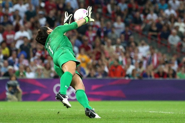 nhưng Hope Solo đã có pha cứu thua cực đỉnh từ chối bàn thắng của Mana Iwabuchi.